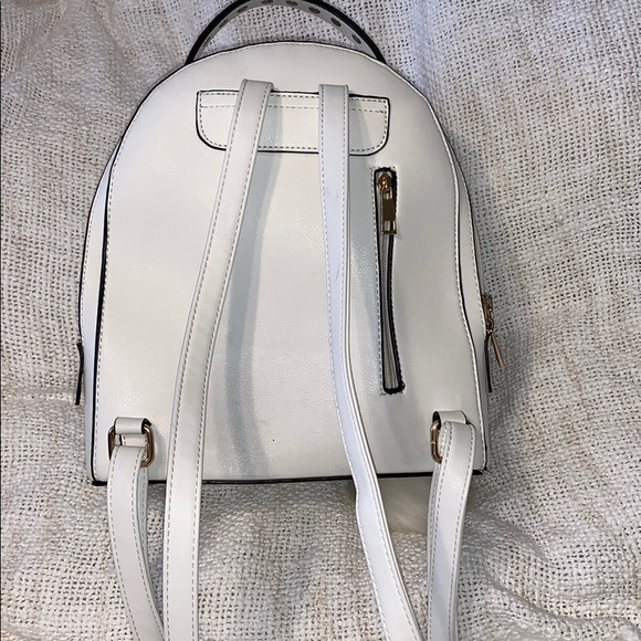 Backpack - Picture 3 of 6